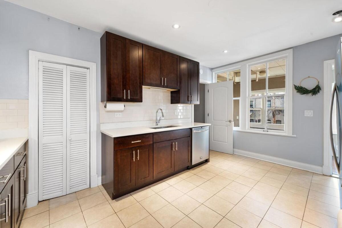 Stylish 2Br Urban Retreat In River West Chicago Exteriör bild
